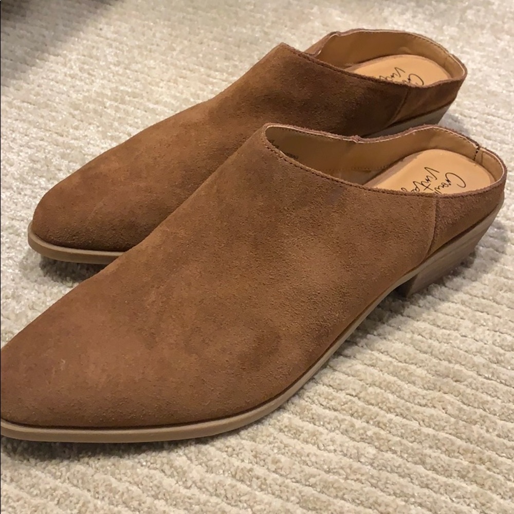 Praline suede mules